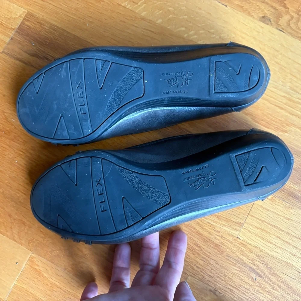 Life Stride Grey Low Wedges with Buckle Accents Size 8M - Picture 6 of 6